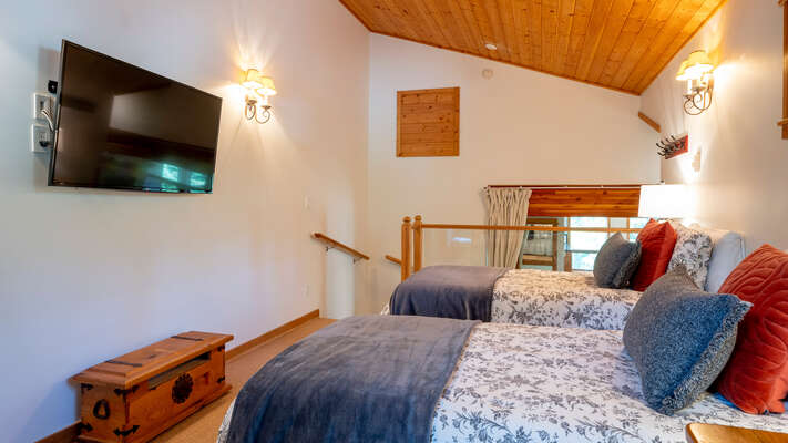 Upper Level - Loft With King Bed Or 2 Twin Beds
