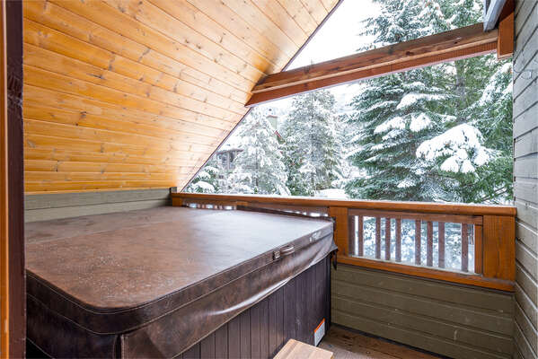 Private Hot Tub Accessed From Loft