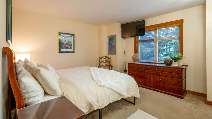 Upper Level - Primary Bedroom With King Bed & Ensuite