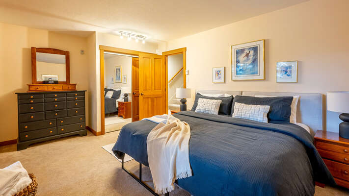 Lower Level - 2nd Bedroom with 1 King Bed Or 2 Twin Beds & Access To Hot Tub