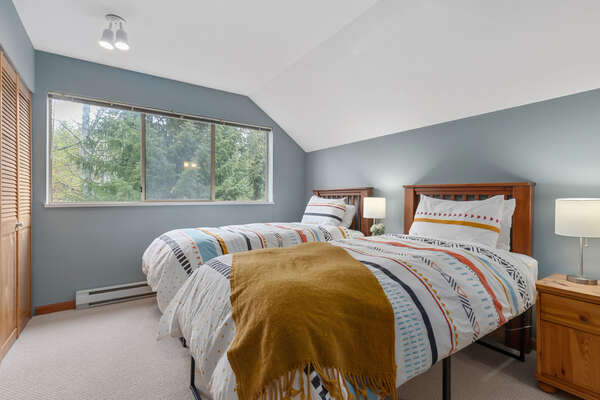 Upper Level - 2nd Bedroom With 1 King or 2 Twins & Ensuite