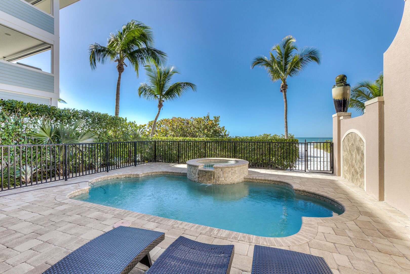 Pool with hot tub in our Fort Myers vacation home rental