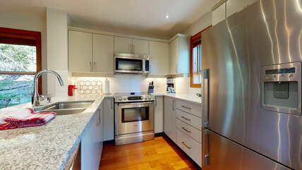 Fully Equipped Kitchen w/ Stainless Steel Appliances