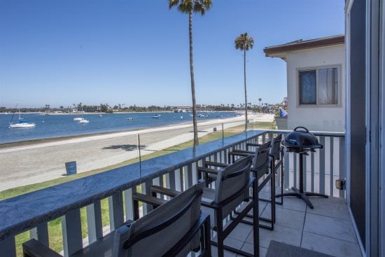 Balcony with seating for 4, electric BBQ and amazing view of Mission Bay