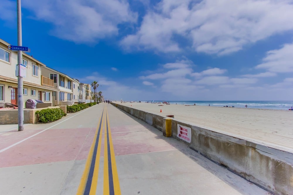 Stroll along the 6 mile oceanfront loop on the Mission Beach/ Pacific Beach boardwalk