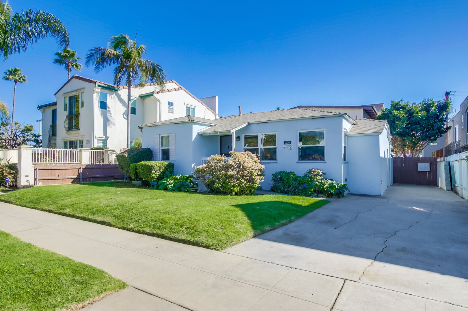 Located on Felspar St in a prime location, walking distance to the beach, grocery store, restaurants and shopping. Parking this close is a luxury!