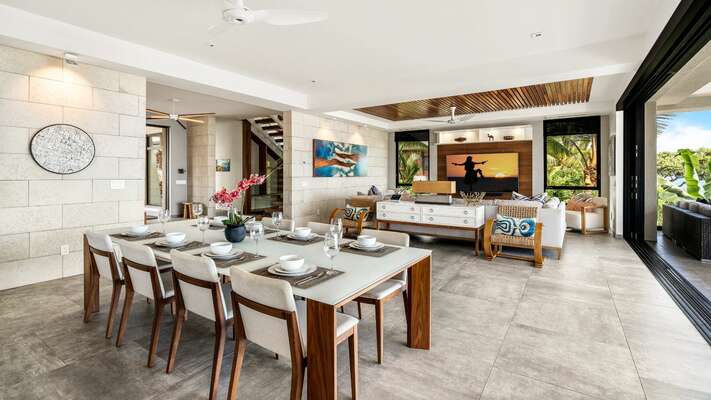 Ocean front dining and great room at Ke Alohi Kai