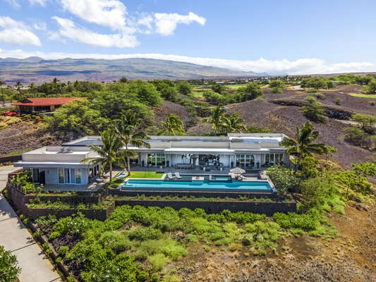 Your ultra-modern house rental awaits within the tropical lavic desert of Mauna Kea