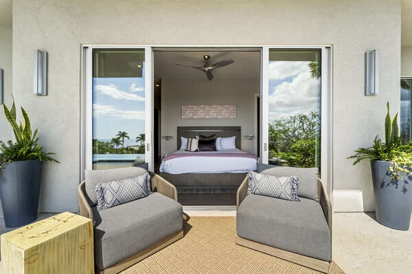 The floral Fleur deluxe suite with full en-suite looks out to the pool and west over the Pacific