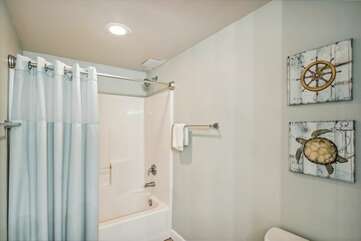 Master bedroom with Shower / Tub combo