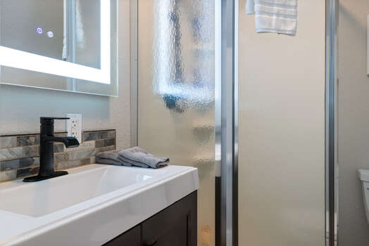 Studio en suite bath with a shower