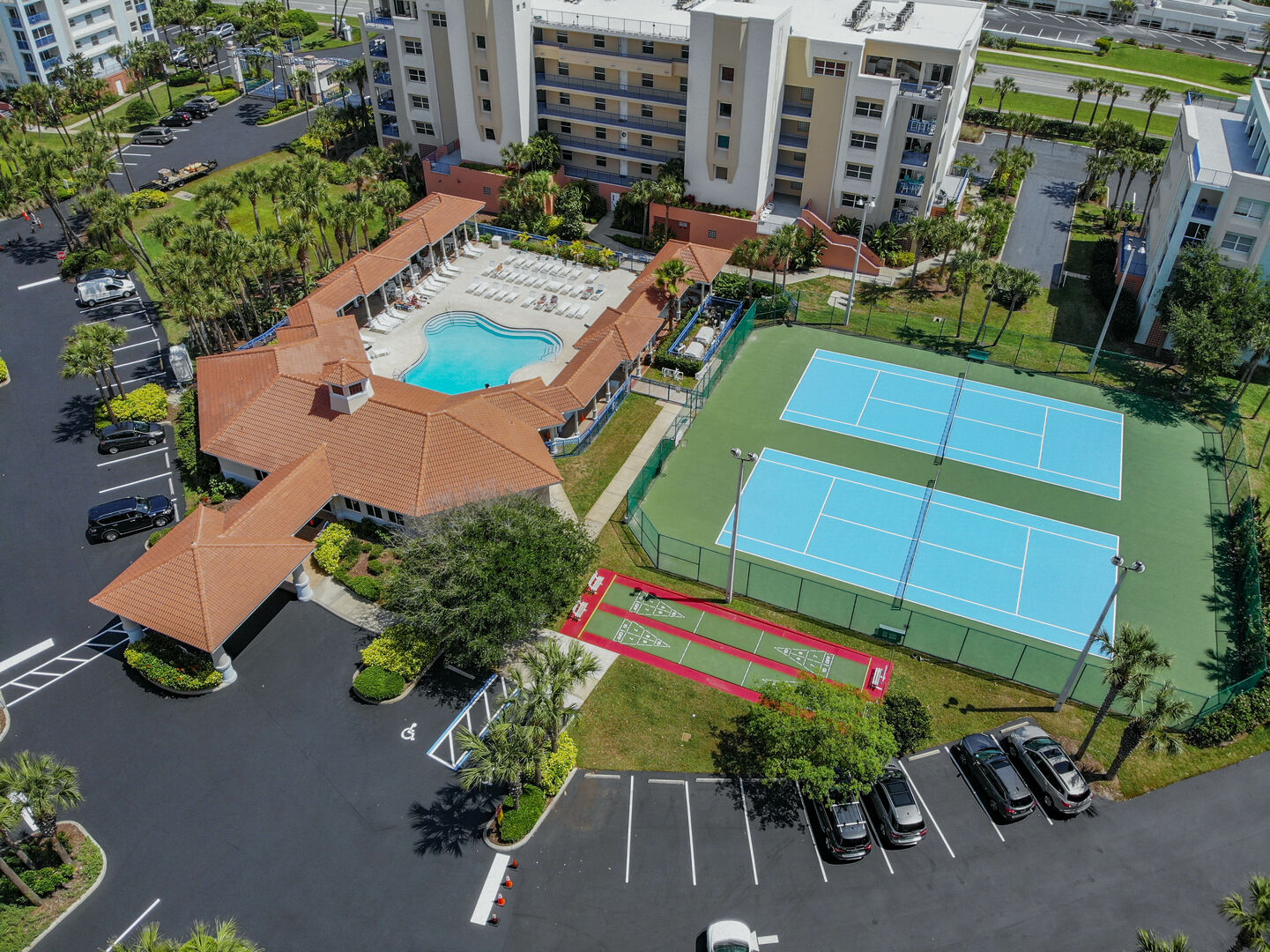 Two tennis courts and a swimming pool