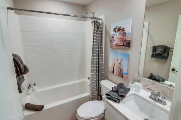 1st Floor - Guest En-Suite w/ Shower/Tub Combo