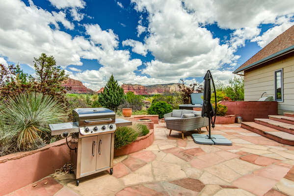 Private back yard and patio with propane grill, and expansive views of the desert surroundins