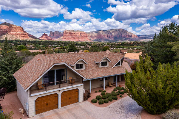 Spacious Home Backs to National Forest and Red Rock Vistas