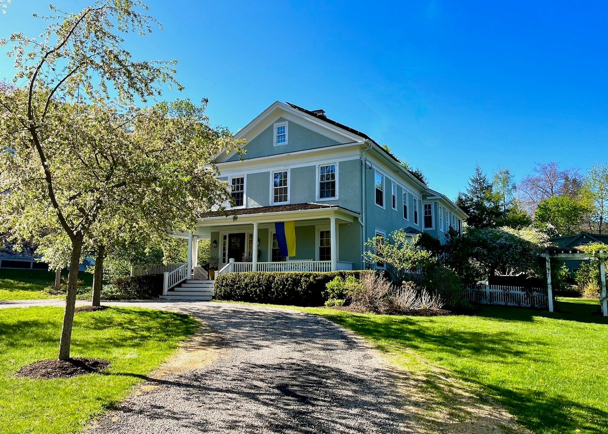 South Street on The Hill, in Great Barrington  5 bedrooms, Hot Tub, close to town!