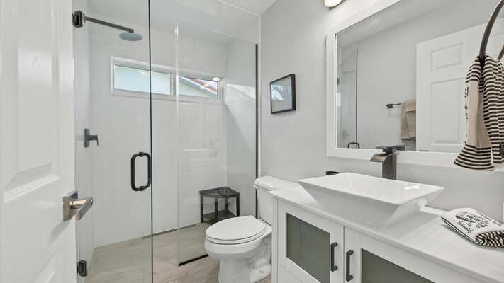 Guest bathroom with walkin shower shared by two twin guest bedroom and one queen guest bedroom