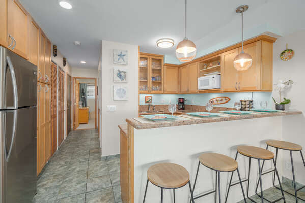 Fully equipped kitchen with Breakfast Bar