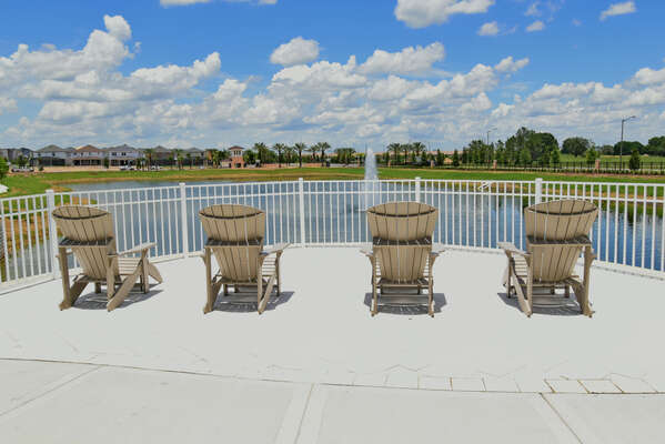 On-site amenities: Lakeside seating
