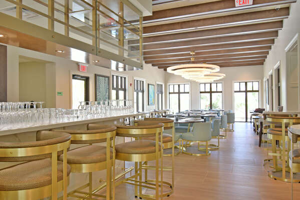 On-site amenities: Restaurant and full service bar