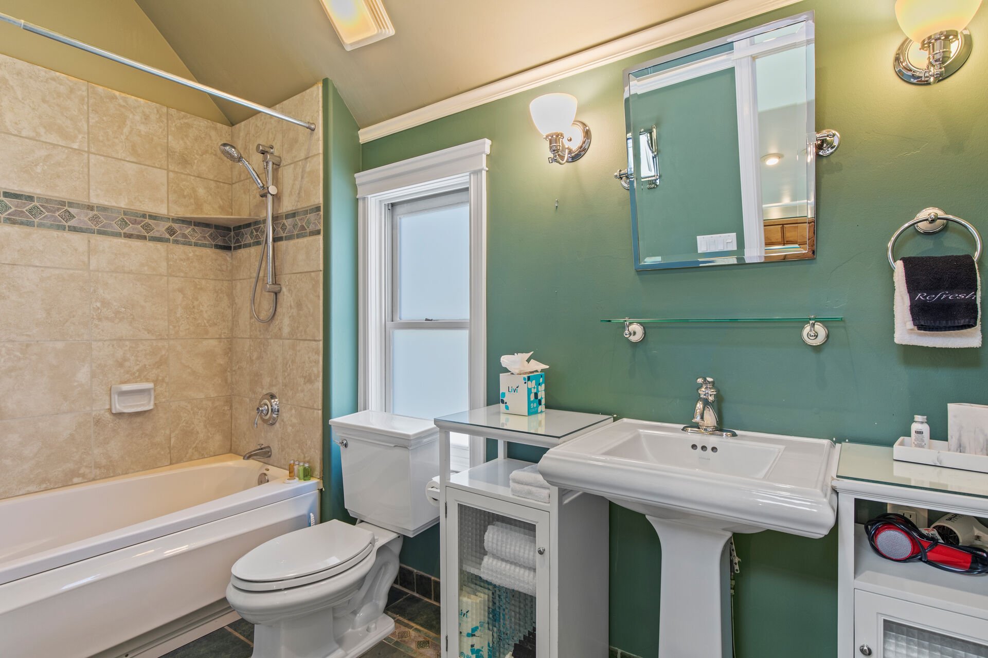 Bedroom 2 En Suite Bathroom with tub/shower combo