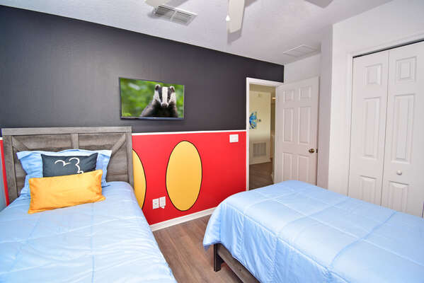 Bedroom 6 showing flatscreen TV