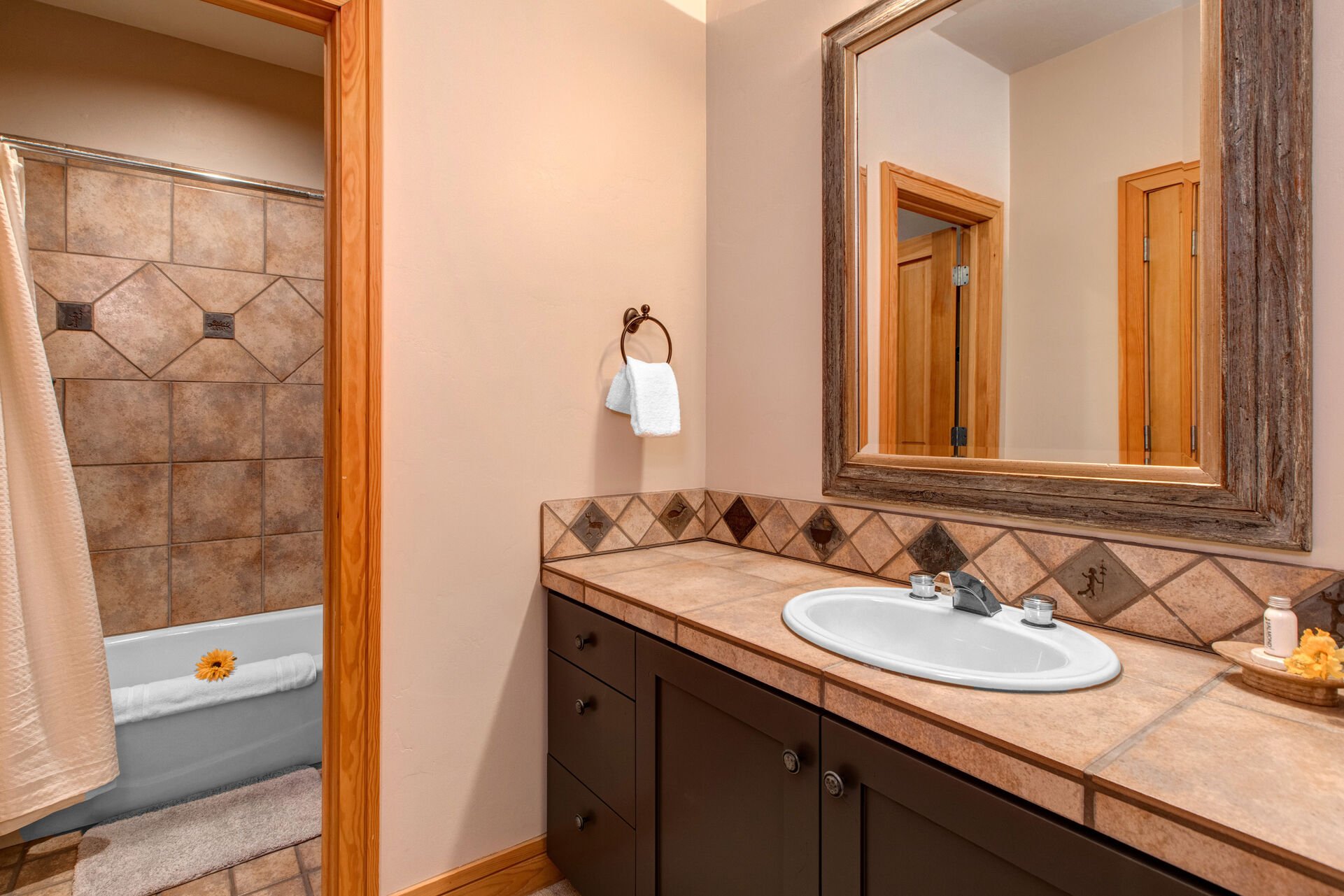 Upper Level Shared Full Bathroom with tub/shower combo and separate wash-closet