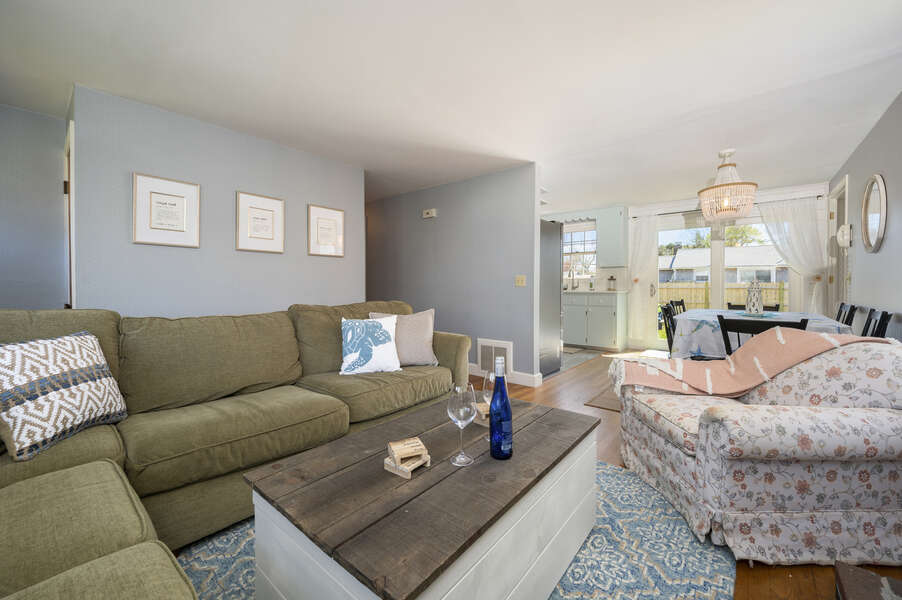 Living room - 7 Cutter Lane West Yarmouth Cape Cod - New England Vacation Rentals