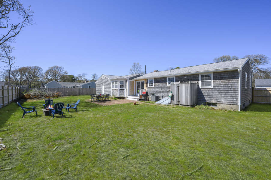 Large yard for lawn games - 7 Cutter Lane West Yarmouth Cape Cod - New England Vacation Rentals