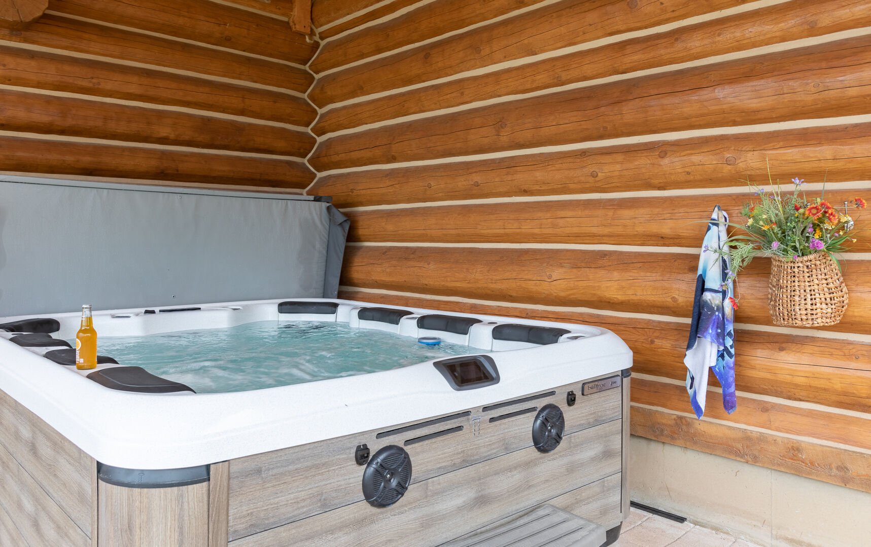 Stone Skipper Lodge ~ new hot tub installed