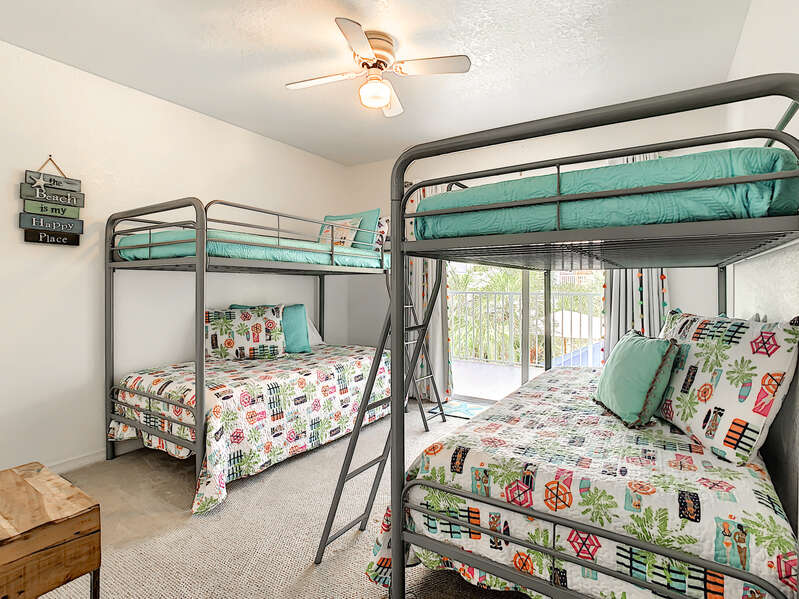 1st Level ! 3rd bedroom with 2 sets of bunk beds(4 twins)