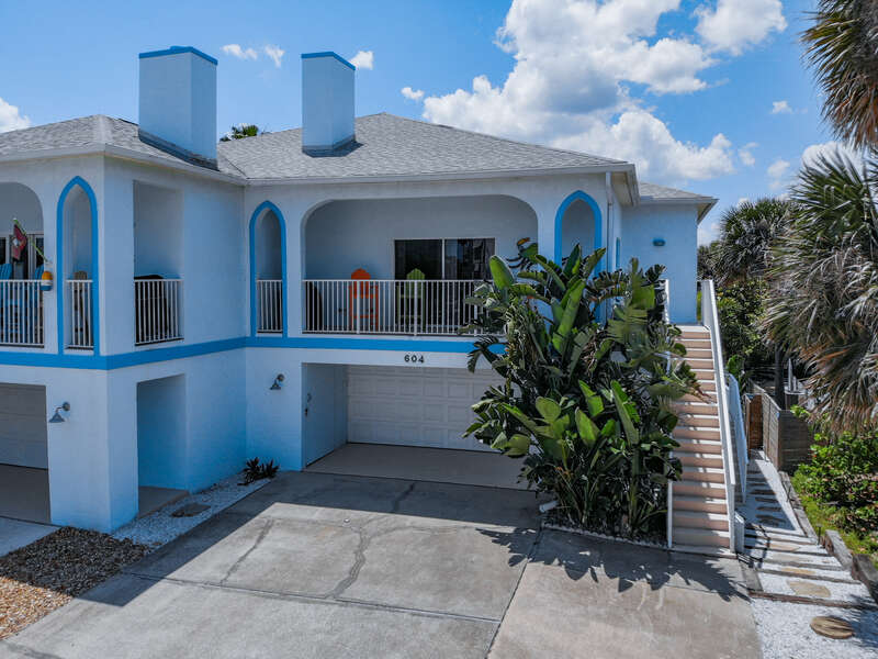 A front view of the home rental in New Smyrna Beach