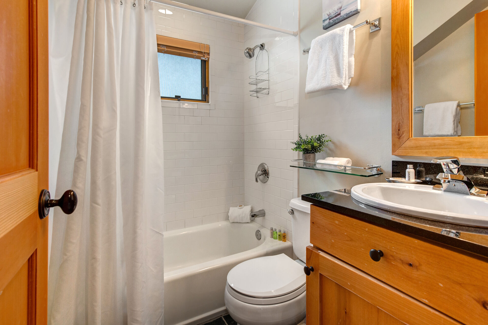 Upper Level shared full bathroom with tub/shower combo