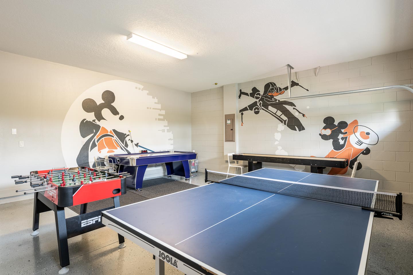 [amenities:game-room:1] Game Room