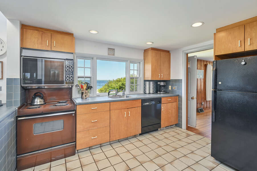 New Stove in 2022! - 229 Scatteree Road Chatham Cape Cod - New England Vacation Rentals