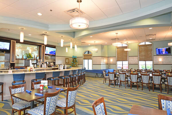 On-site amenities: Clubhouse with restaurant and bar