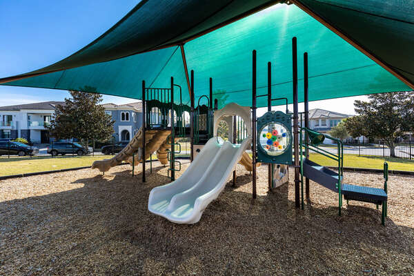 Located in front of the home, this playground is great to let the kids enjoy themselves!