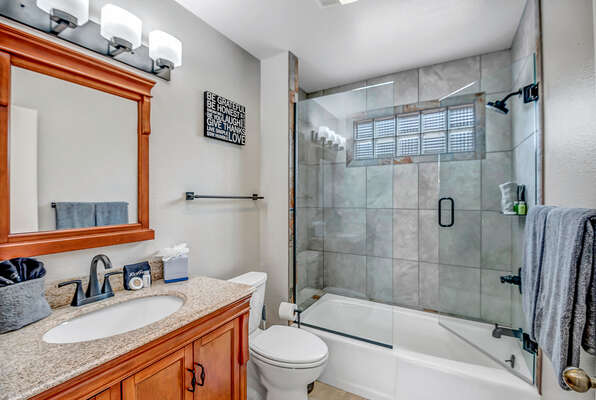 Main Level Full Shared Bathroom with Tub/ Shower Combo