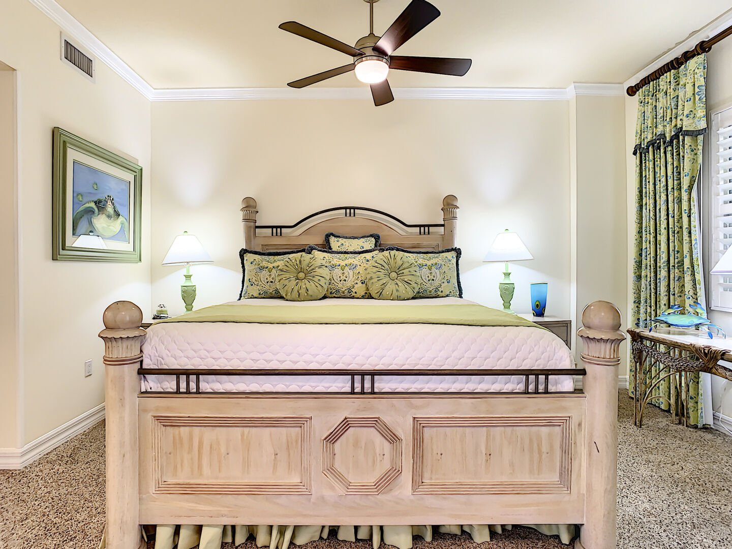 Bedroom with Queen Bed and ceiling fan