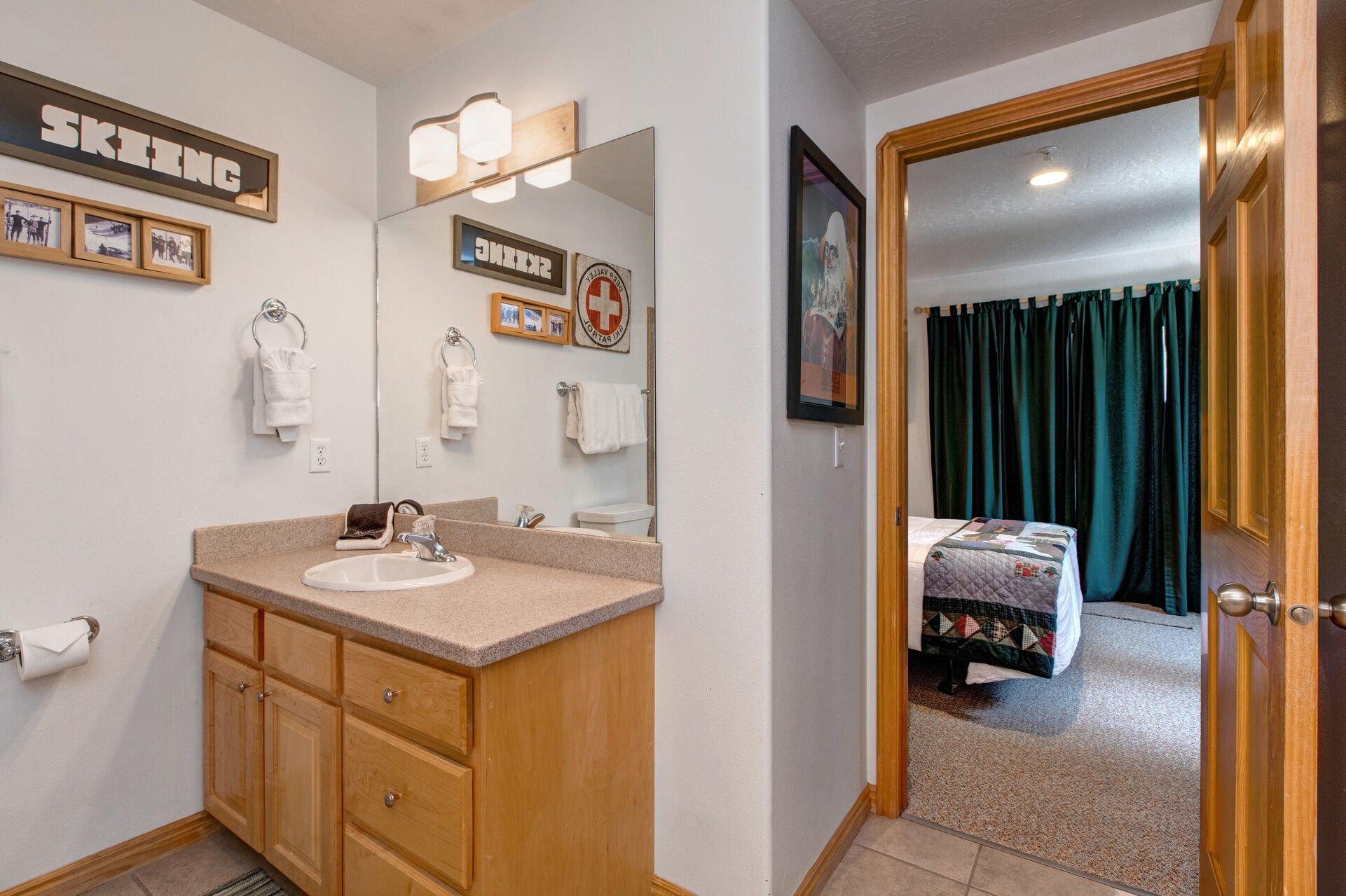 Bedroom 2 Bathroom with shared jack-n-jill access, and tub/shower combo