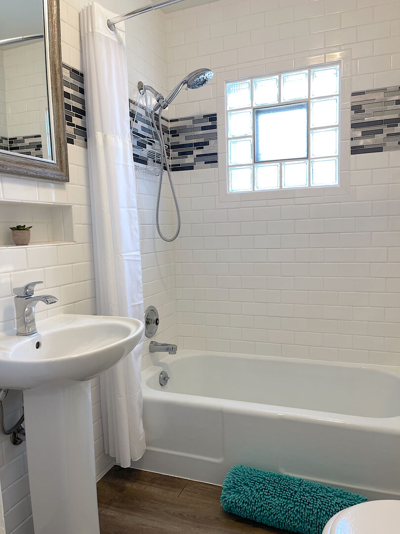 En suite Bath 2 with tiled Tub/Shower Combo