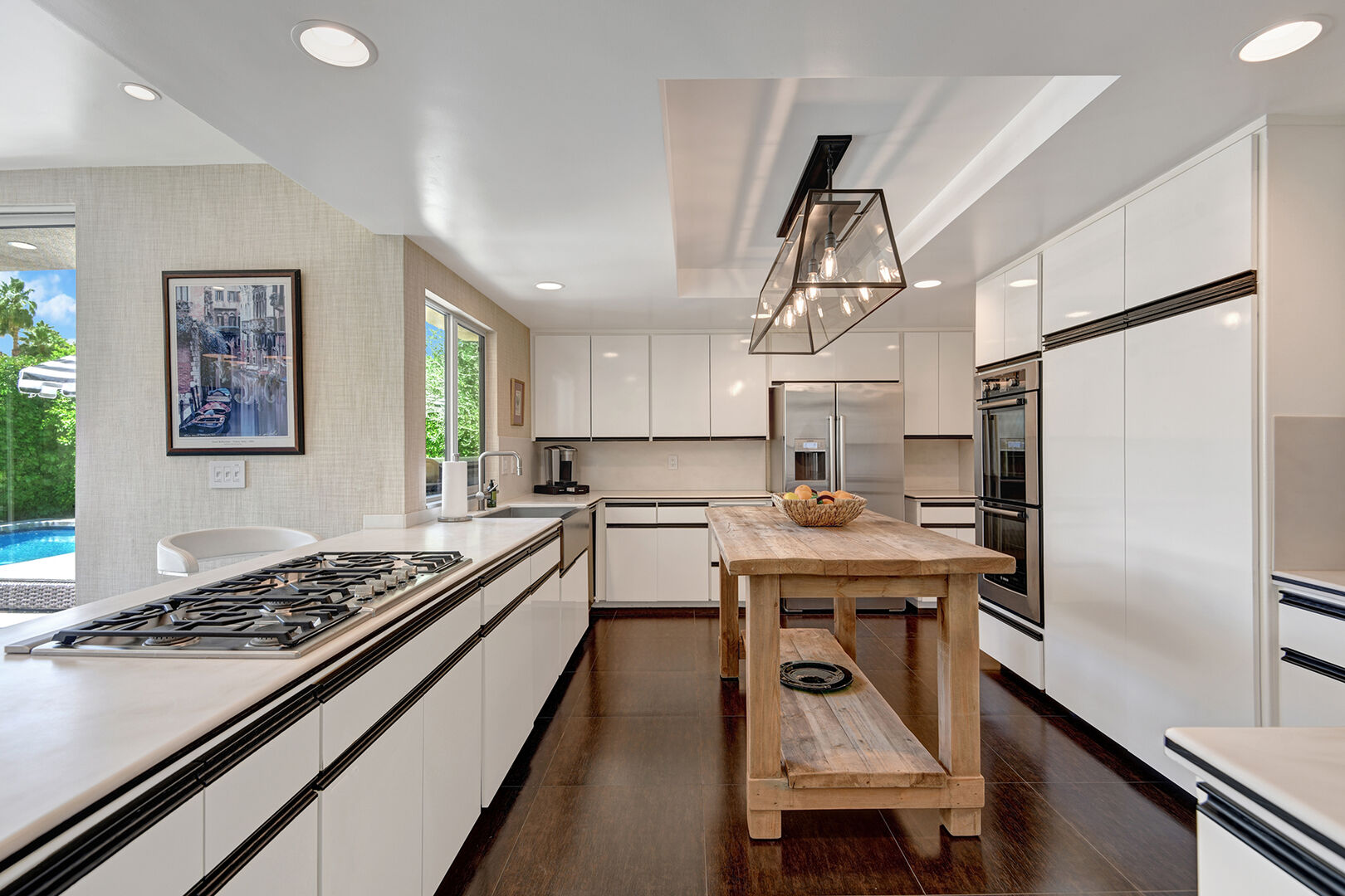 STAINLESS STEEL APPLIANCES AND CHEFS KITCHEN!