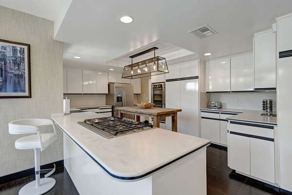 STAINLESS STEEL APPLIANCES AND CHEFS KITCHEN!