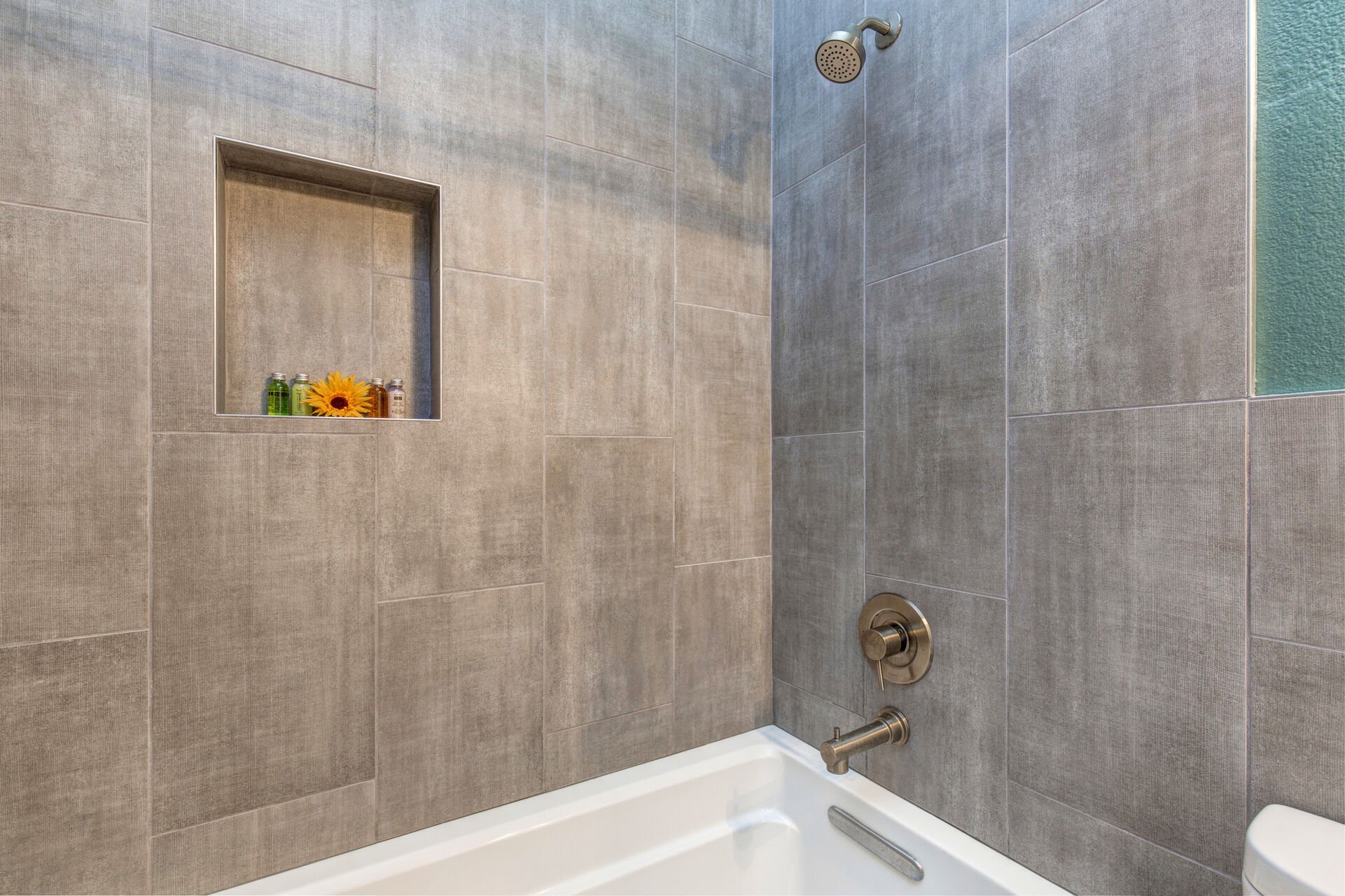 Upper Level Full Bathroom with tub/shower combo