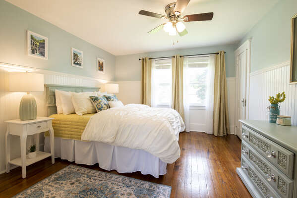 2nd Bedroom: Queen-sized bed with a closet and dresser. So charming!