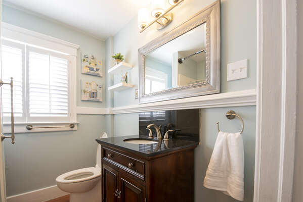 Full sized bathroom accessible from upstairs hallway. Shampoo, conditioner, soap, plush white towels, and hair dryer provided!