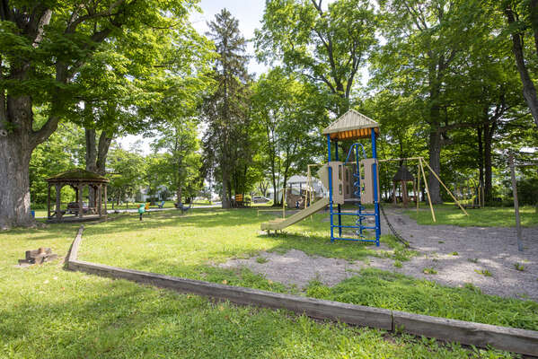 Smaller park only 2-3 houses down! Easily walk with little ones!