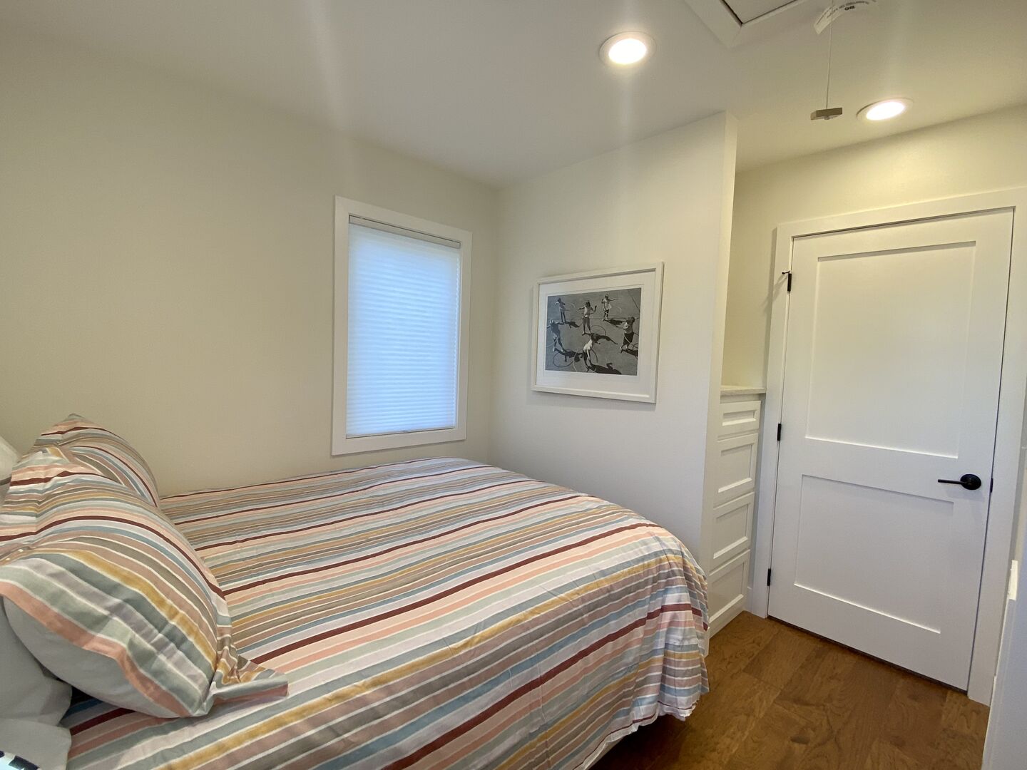 The bedroom features a queen size bed & en suite bath