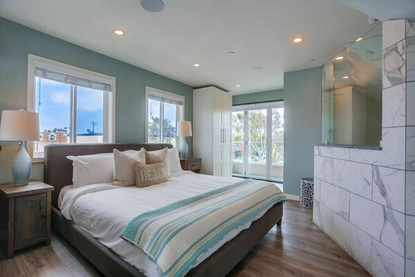 Master Bedroom Suite w/ King Bed, WFH Desk, 2 Balconies - 3rd Level