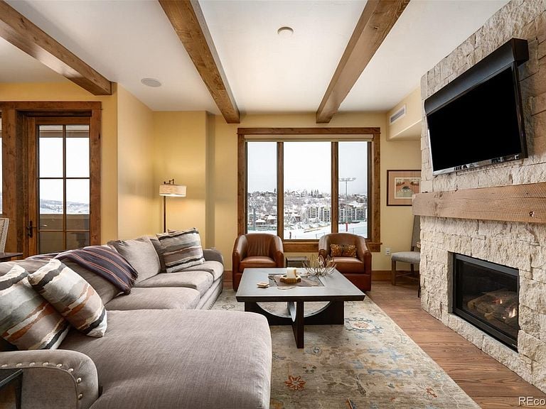 Great aprés ski views from the living room.
